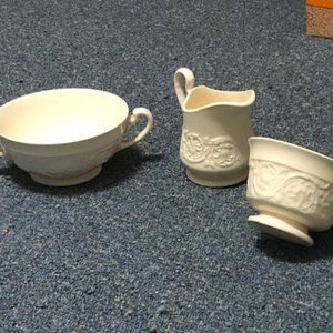 23 pieces Wedgwood Patrician Pattern